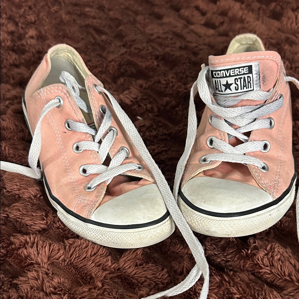 Low rise pink/salmon Converse (women’s 8.5)